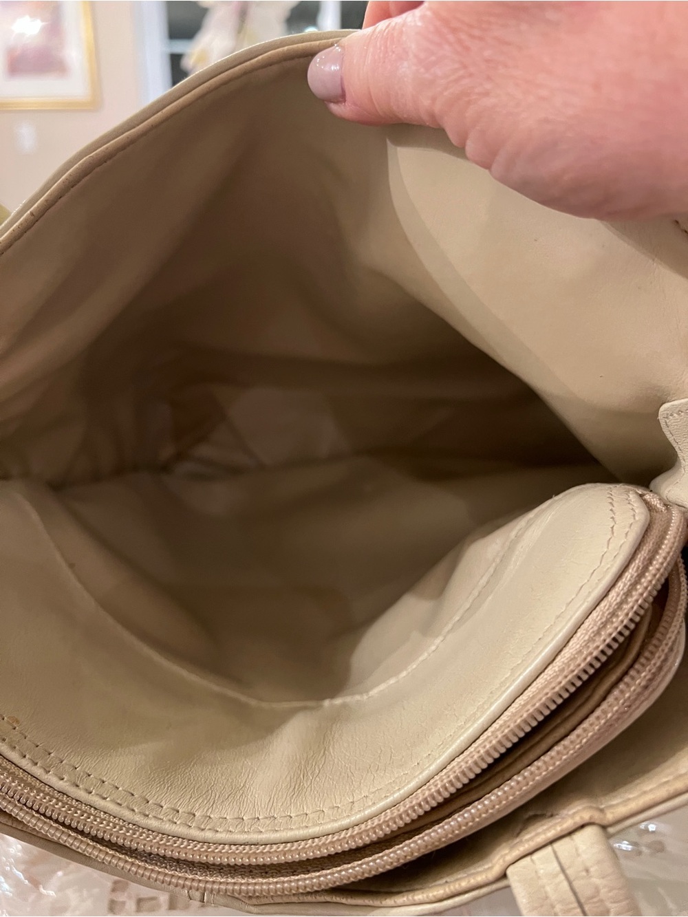 Jacqueline Ferrar Genuine Leather Ivory Shoulder Bag | Classic Purse - Picture 7 of 13